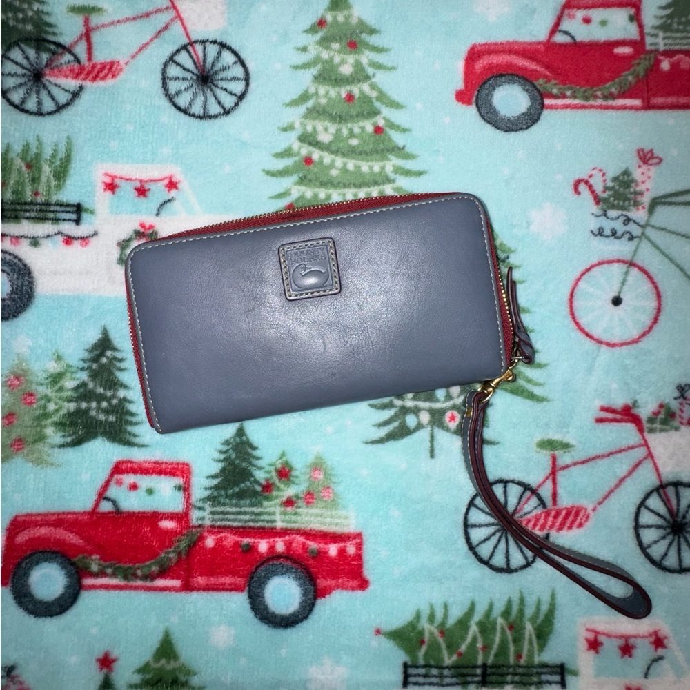 Dooney & Bourke large wristlet